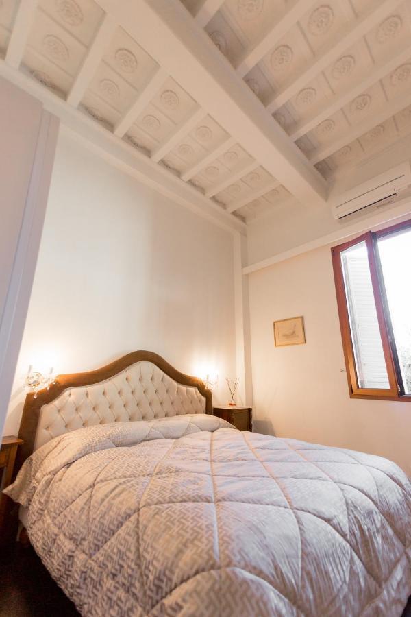 Borgo Pinti Suites Le Stanze Dei Nobili Florença Exterior foto